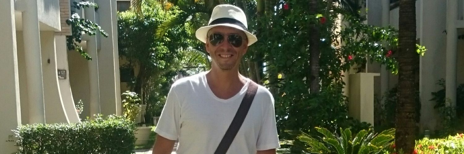 arielcombi's profile banner image