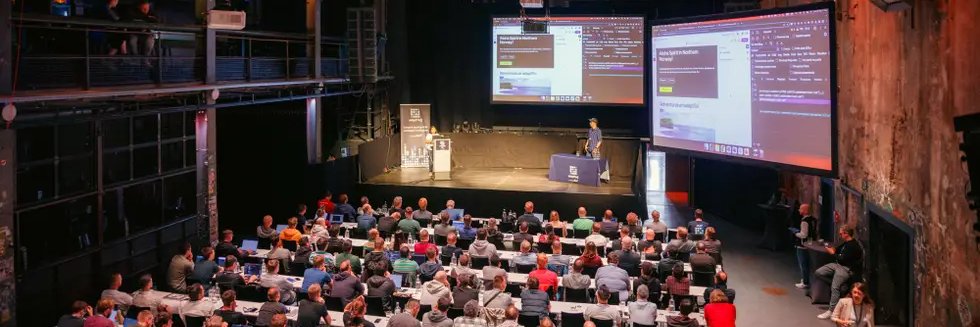 adaptTo() powered by diva-e banner