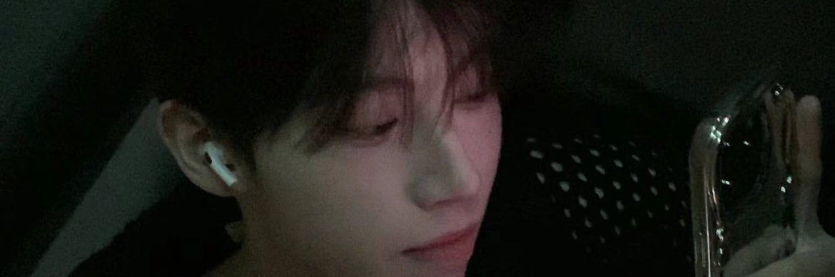 𝒴 banner