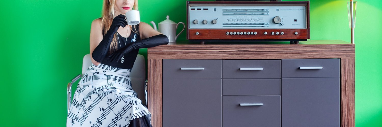 RELAXING KVM's banner