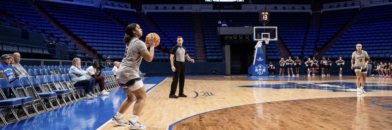 Mariah Hart🖤 banner