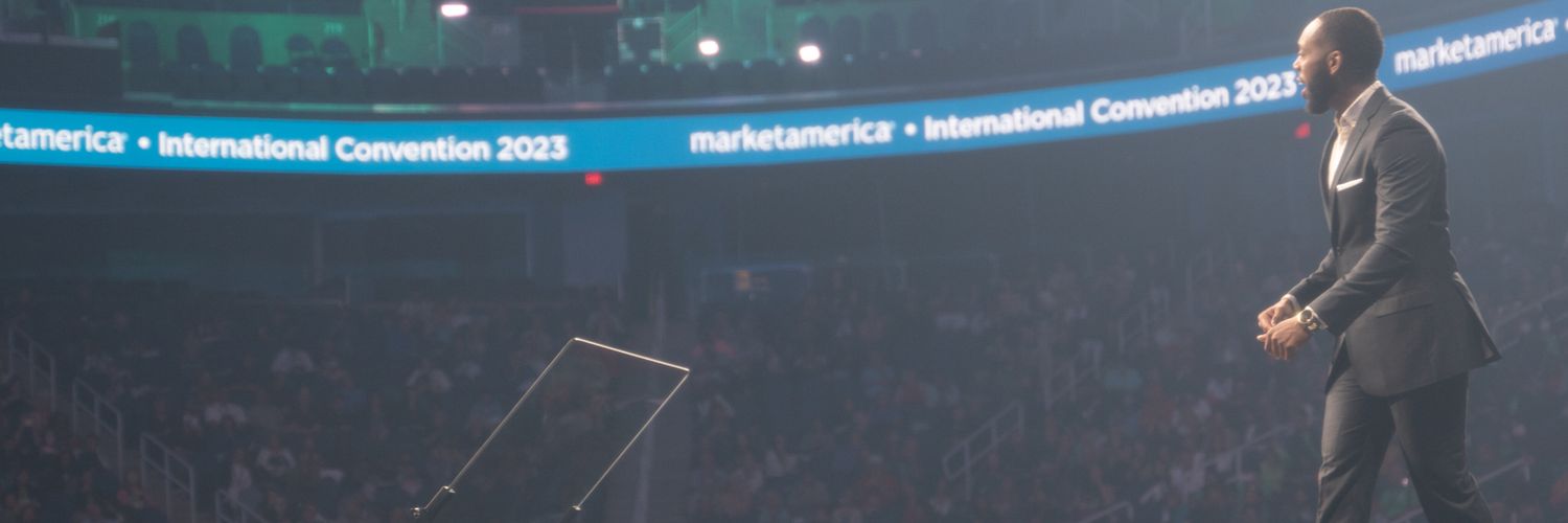 C_D101's profile banner image
