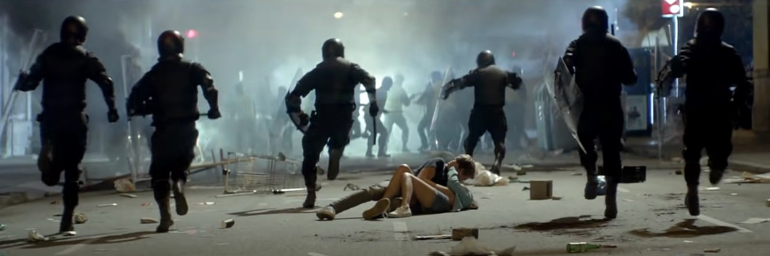 запутавшийся в асоциальных сетях banner