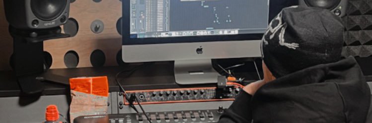 artzmaxwin's profile banner image