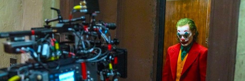 Behind The Scenes Pics That Look Like Shitposts's banner