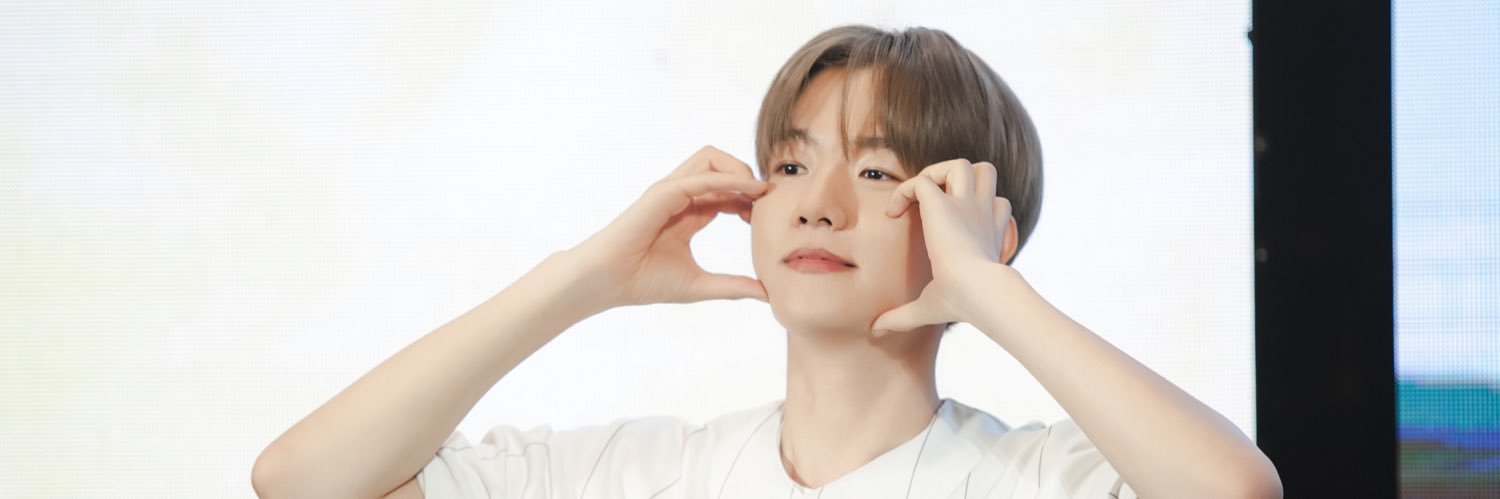 LightByuniee's profile banner image