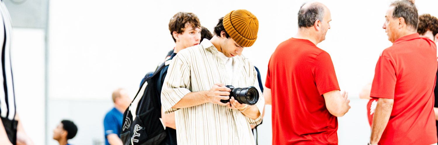 VisualsSnap's profile banner image