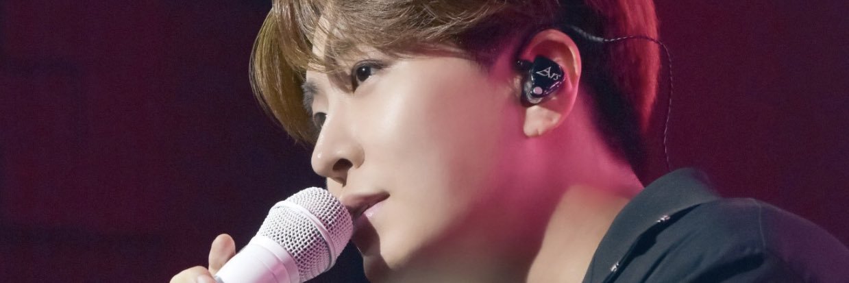 kamolnit17's profile banner image