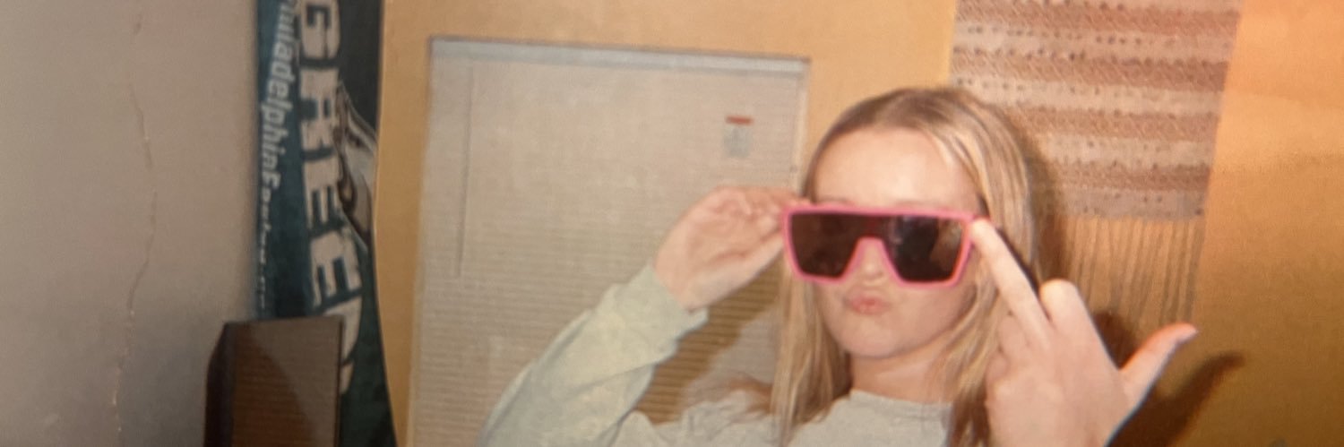 chlobless's profile banner image