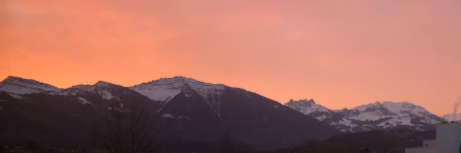 DrEntouragee's profile banner image
