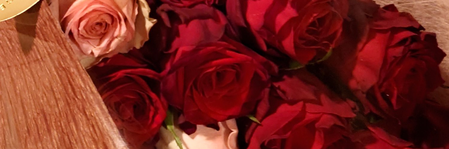rosesweetsinger's profile banner image