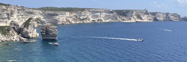 AveAzure Profile Banner