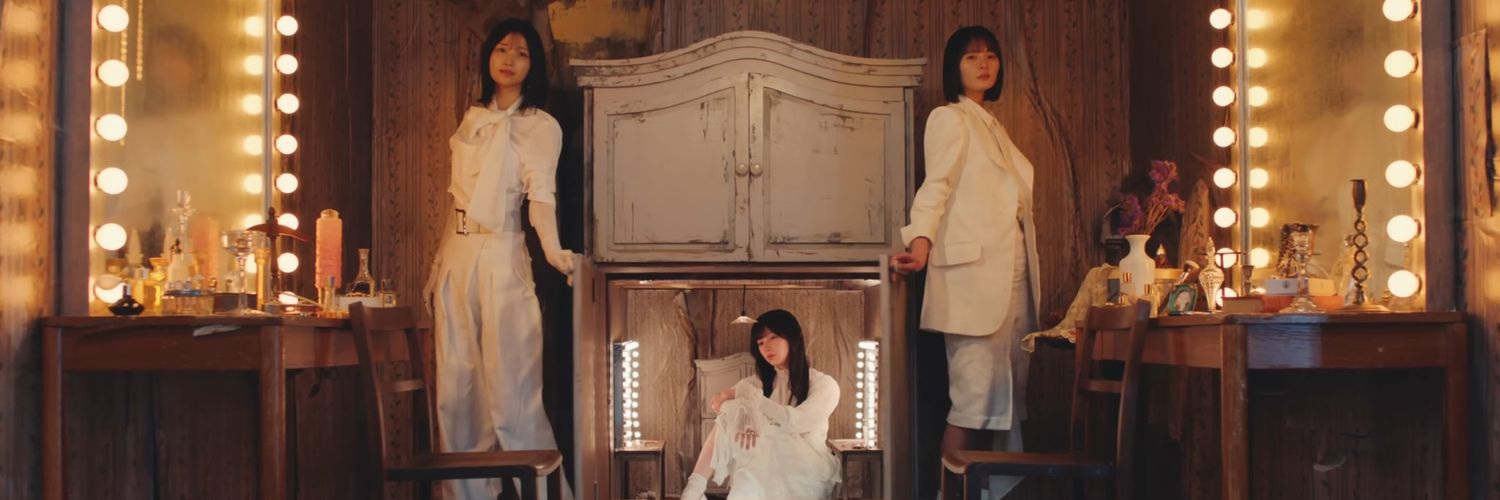 銀のテープ banner