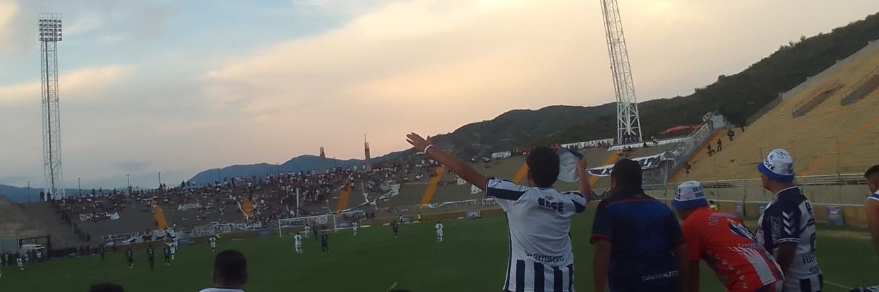 santuchoo_'s profile banner image