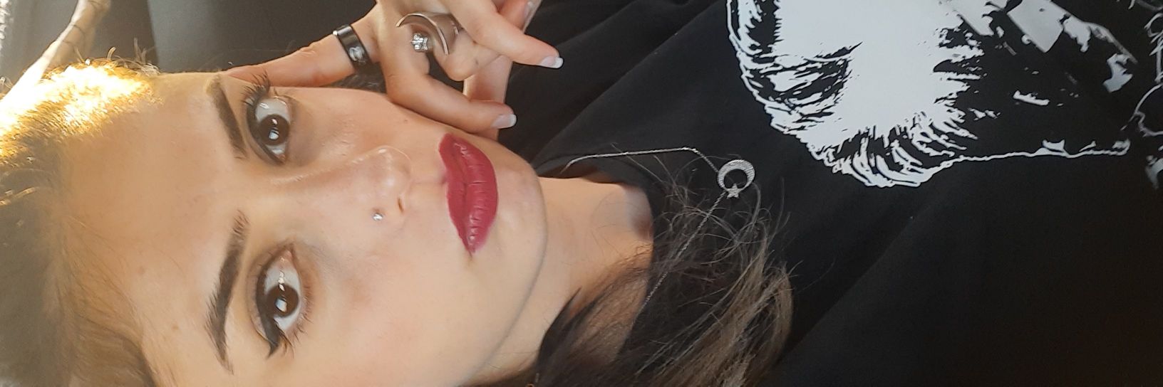 damlaburyadamla's profile banner image