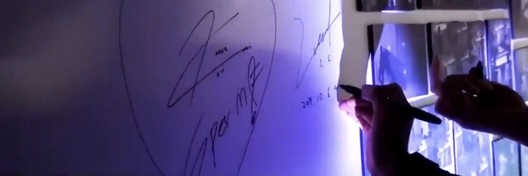 KIKI ⋆ 威神V seeing sperm's banner