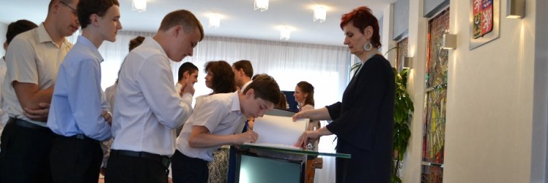 Elizabeth Leacock (💙,🧡) banner