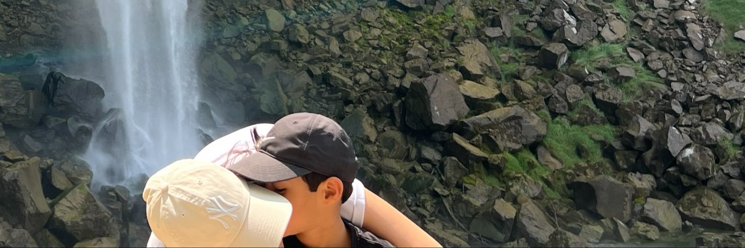 MonserratCotaa's profile banner image