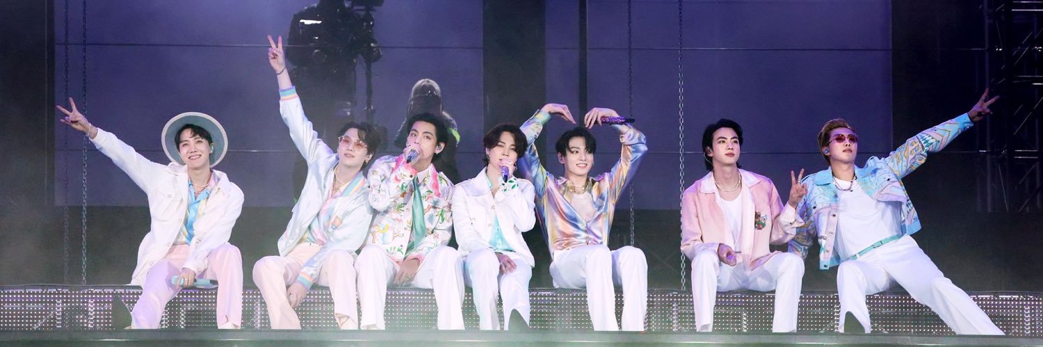 Mika⁷ 𝔸ℝ𝕀ℝ𝔸ℕ𝔾 🃏👩‍🚀💙🪞🥢✈️✨ banner