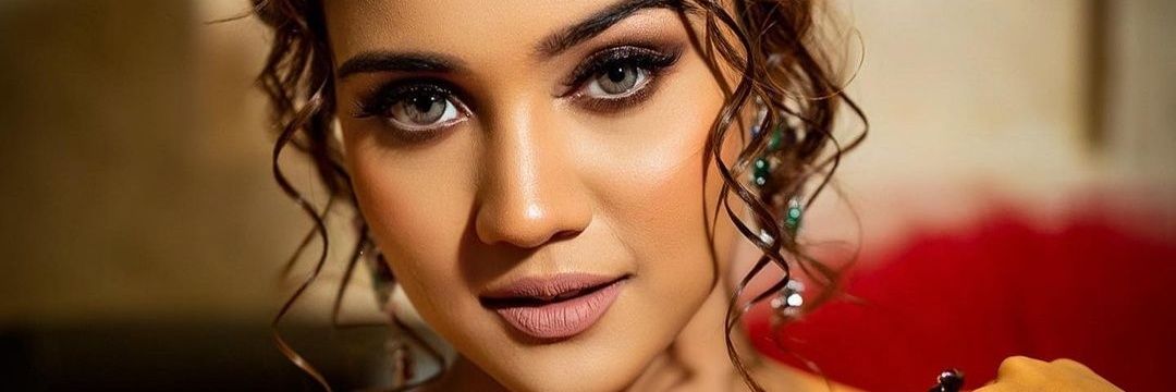 RIYA42261462's profile banner image