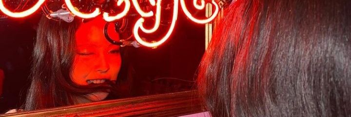 - banner
