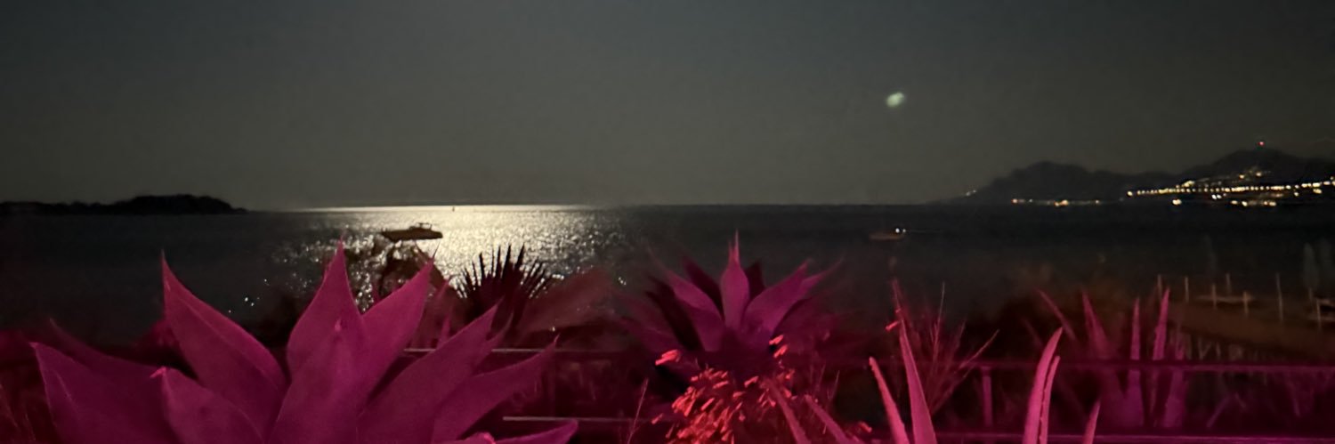 viiiver's profile banner image