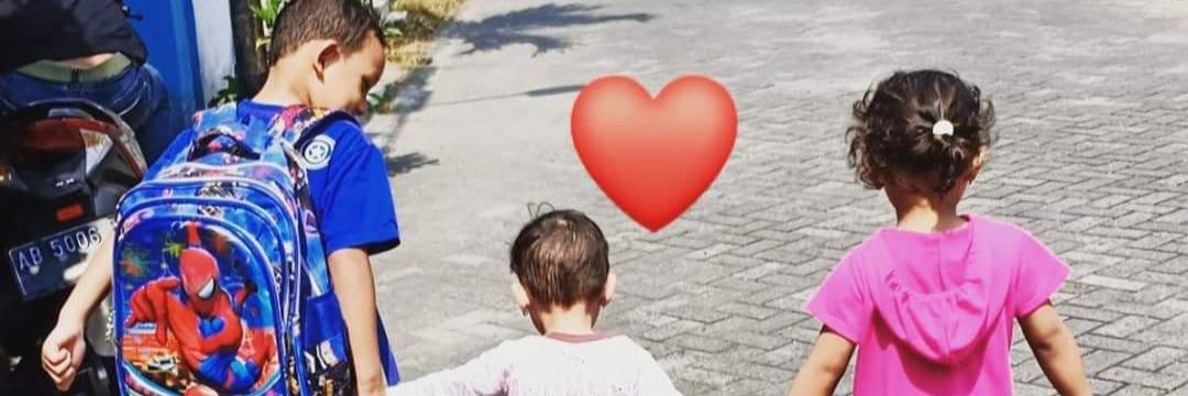 dina_twin's profile banner image