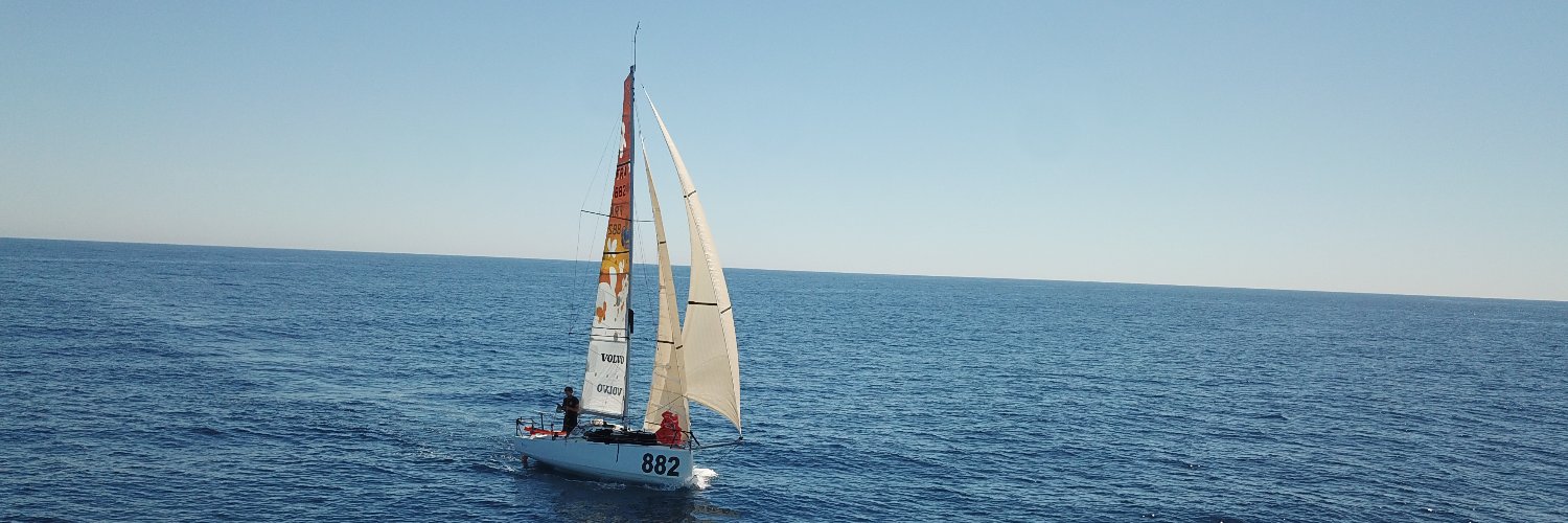 Tom à la barre banner