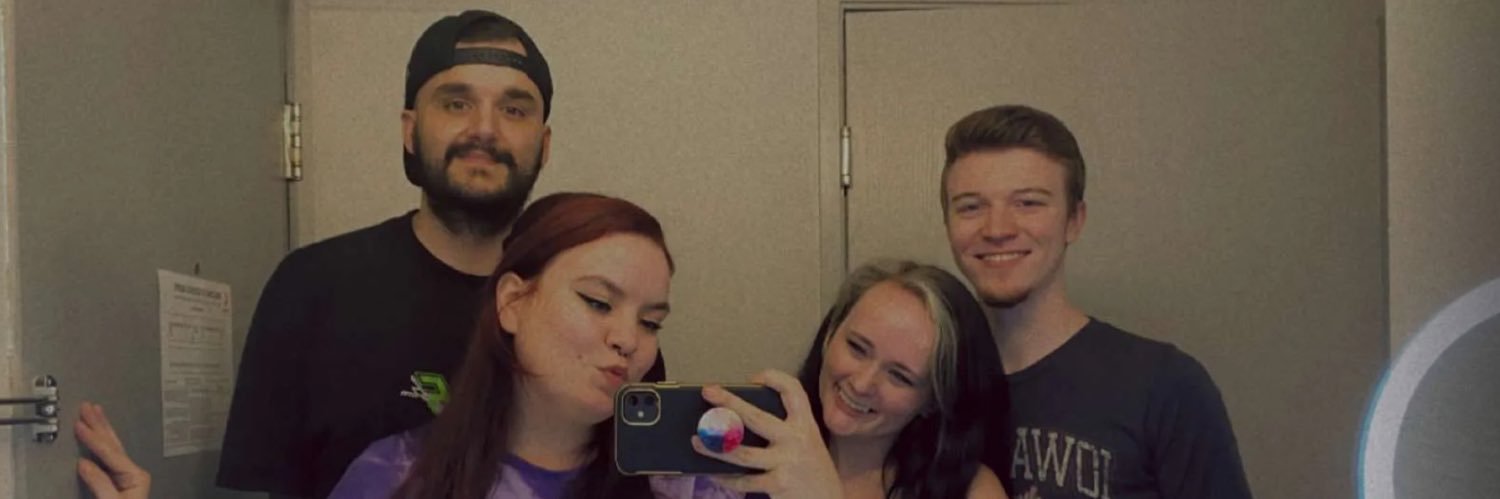 _basic_lauren_'s profile banner image