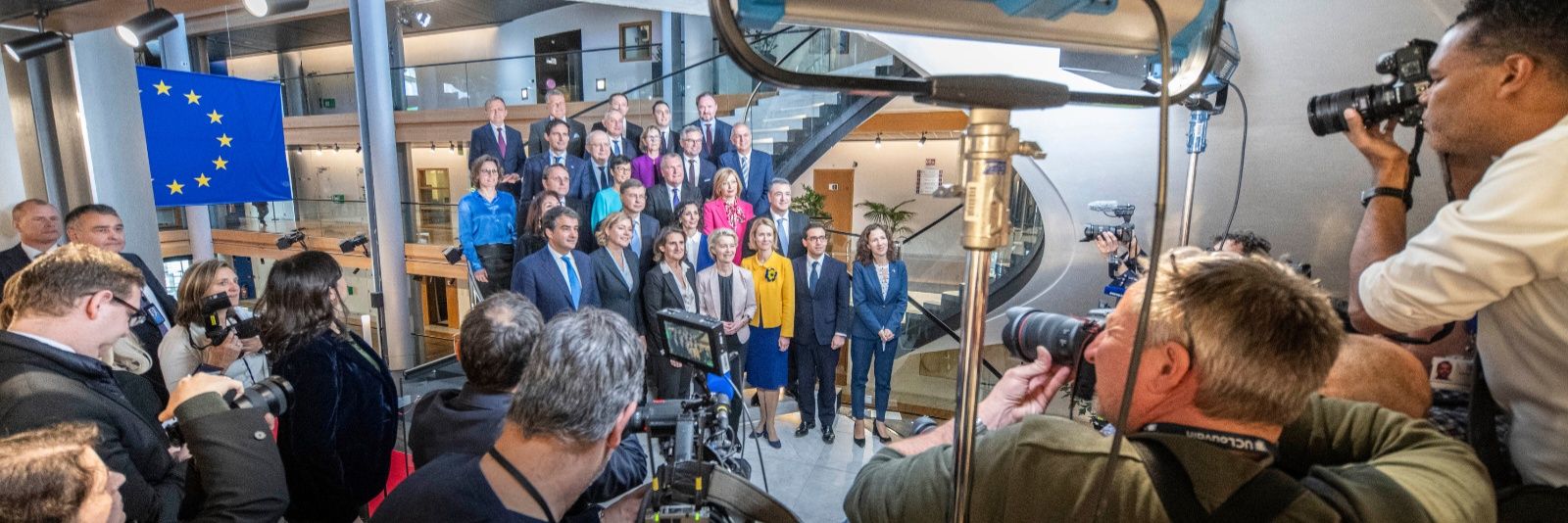 𝑨𝒍𝒆𝒔𝒔𝒂𝒏𝒅𝒓𝒂 𝑭𝒍𝒐𝒓𝒂 banner