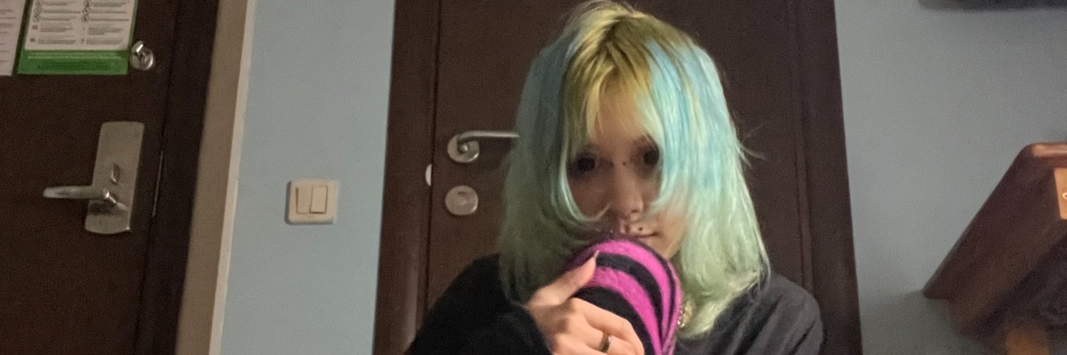 luhscarlet's profile banner image