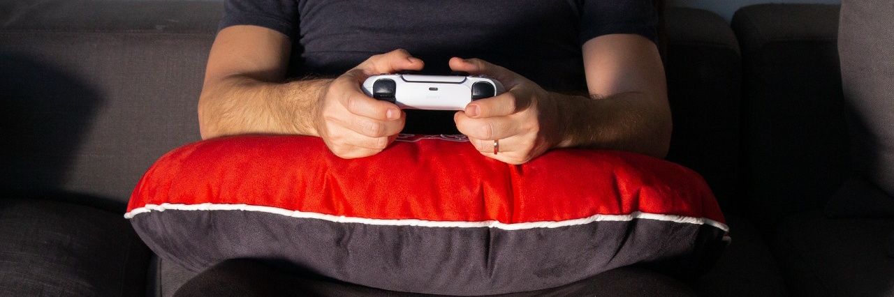 Valari Pillow banner