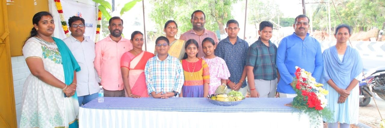 saranvanji's profile banner image