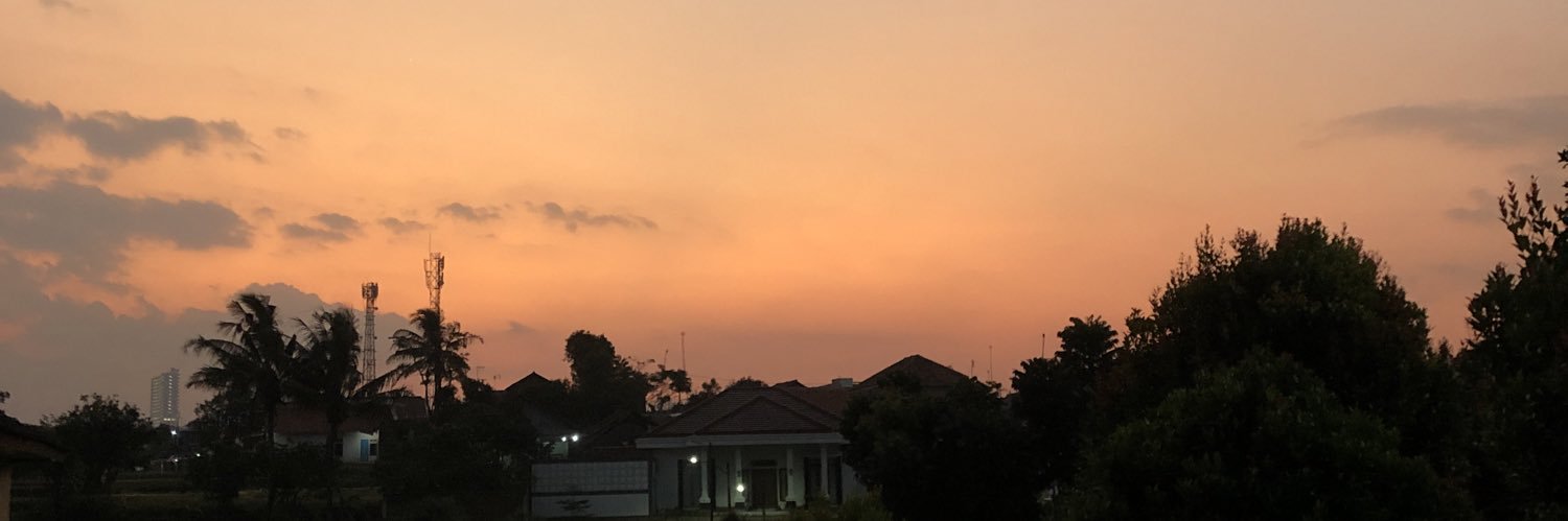 udaah lulus S2 yeayy banner