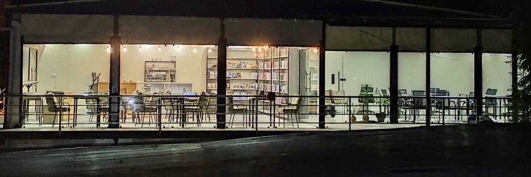 Reader's Hub & Cafe's banner