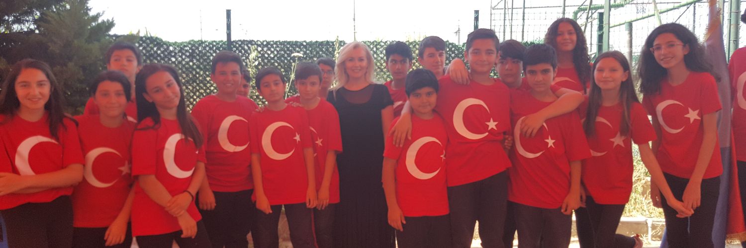 esra_onerr's profile banner image