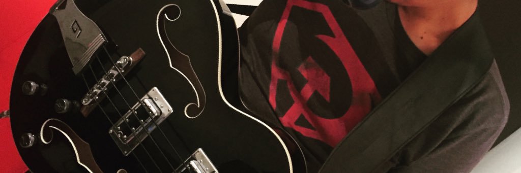 mofly's profile banner image