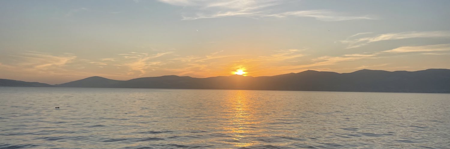 Lau’ 🦦 banner