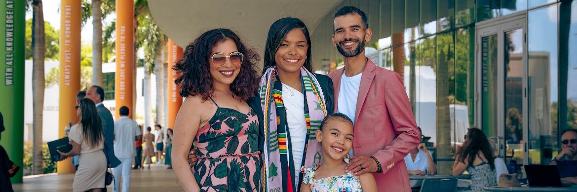 LOREN_PIZARRO's profile banner image