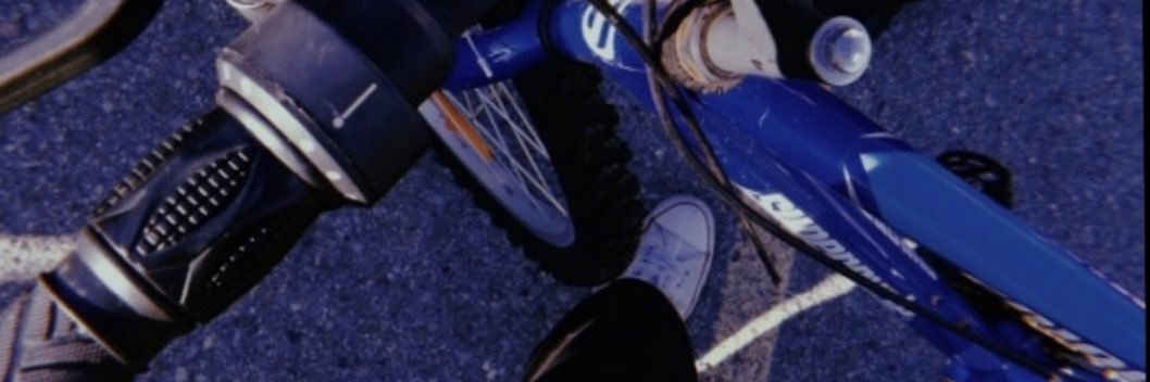 alinaisreading's profile banner image