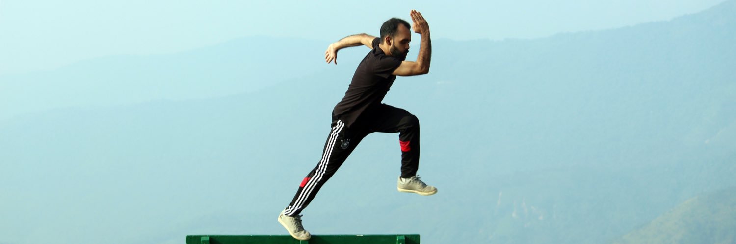 niyaskhann's profile banner image