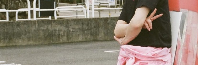 𝘮𝘪 banner