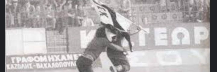 Khris Mid-leton's banner