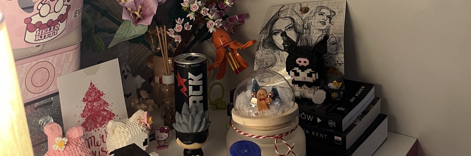 weronika ꨄ banner