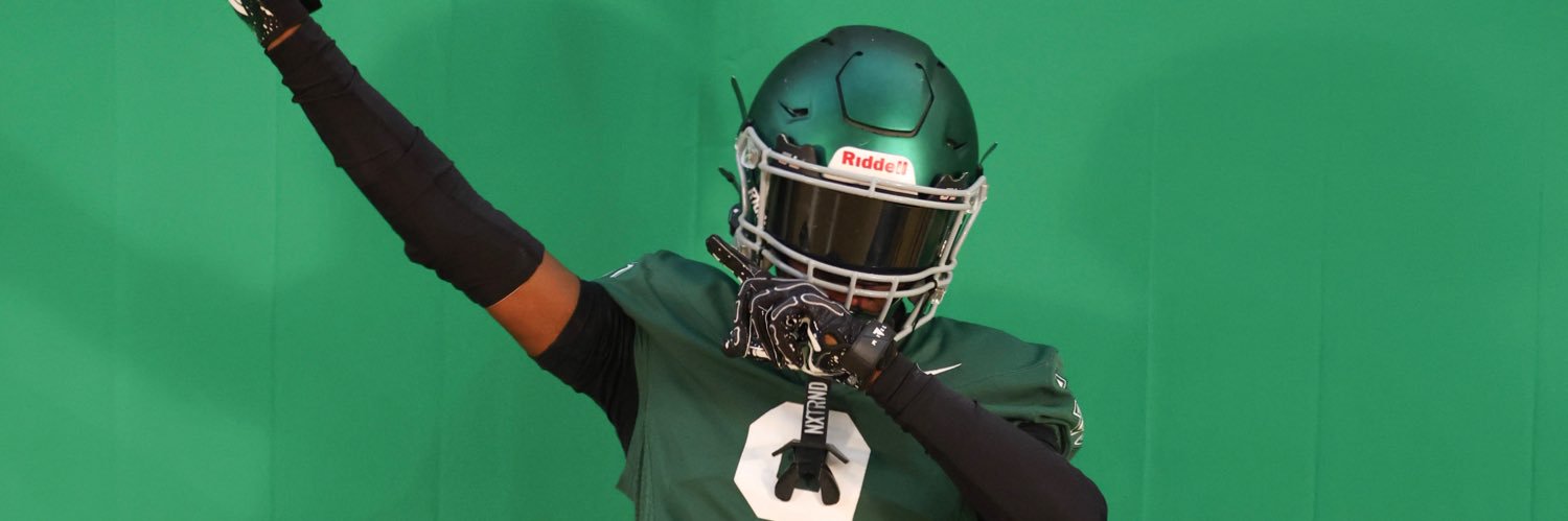 Lavonte Farray C/O 26’ banner