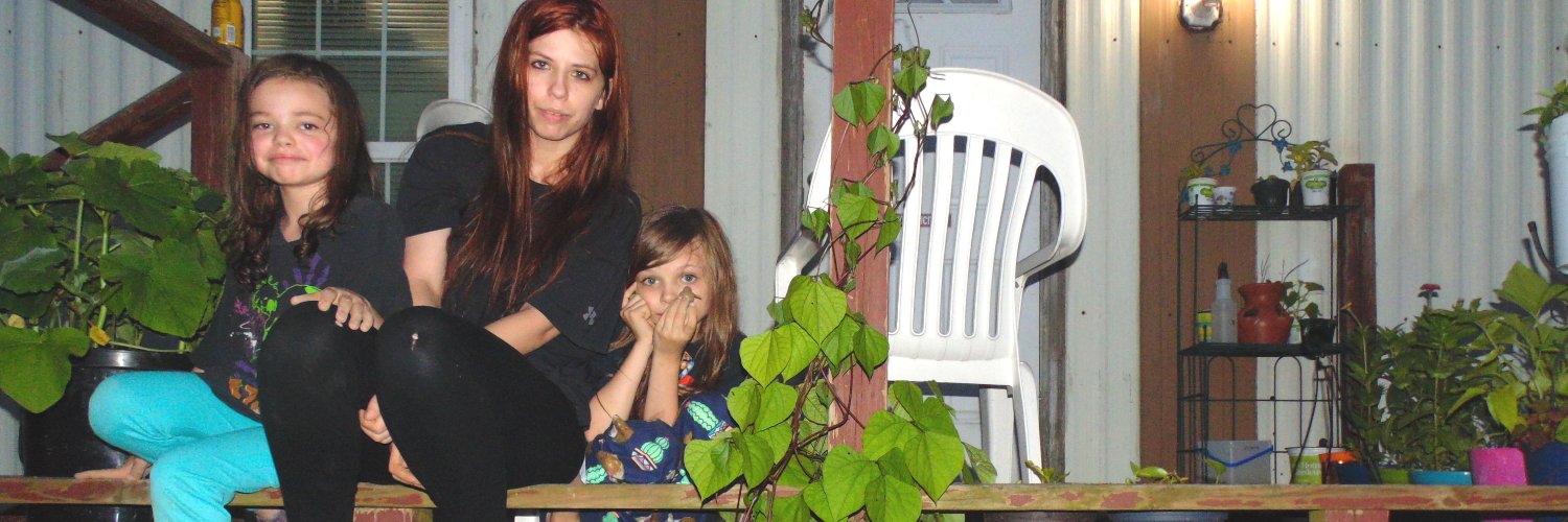 Adept Ant 🇺🇦 ♒🕷️🎨 🇺🇸 👨‍👩‍👧‍👦 🌊 😷 banner