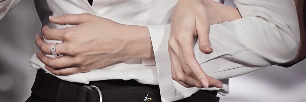 Buck moon🦌❄️🌧️|🐶🐰🌞🌻/🌻🍑 banner