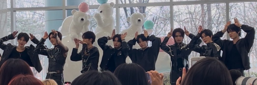 ≽^•⩊•^≼ banner