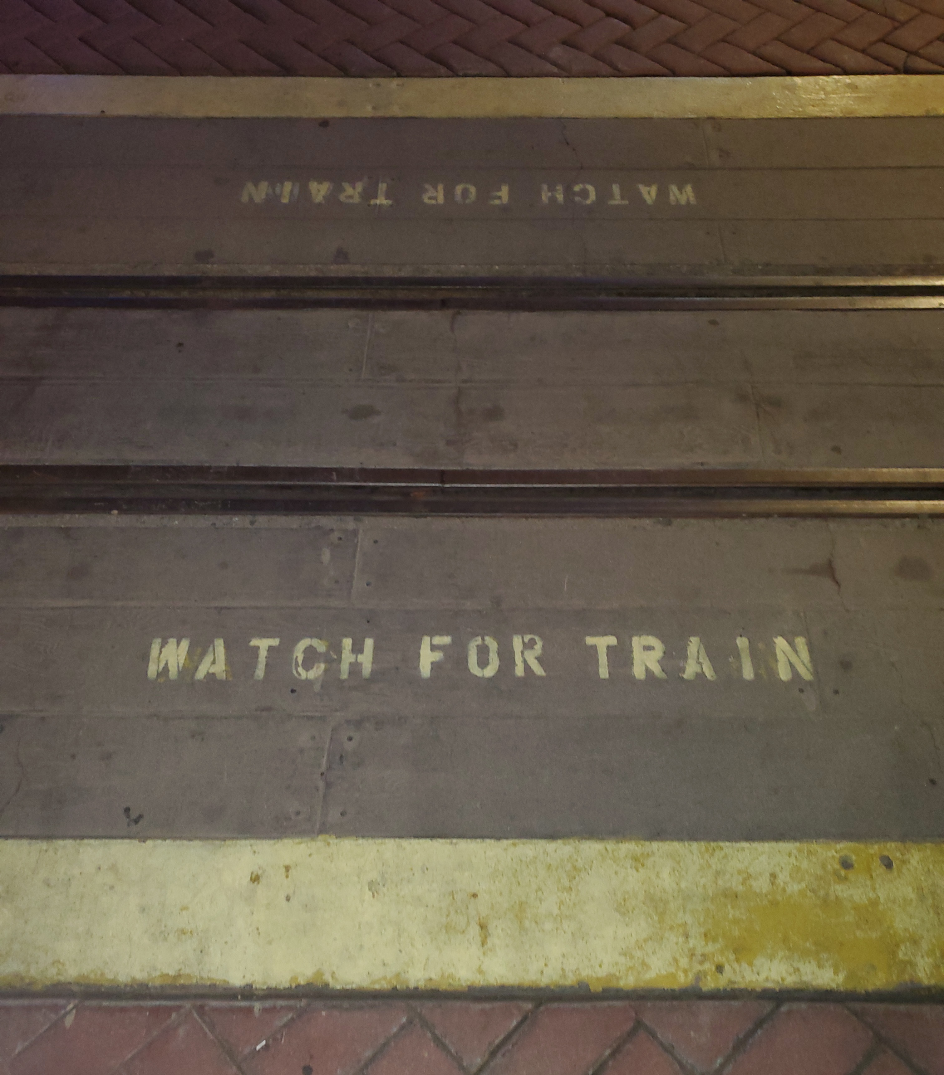 L-Train 🐰 💋 🦄 😈 👻 🦖🧙‍♀️🐲🐑🎉 banner