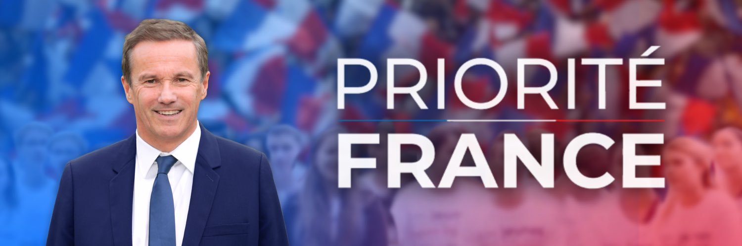 Debout La France's banner